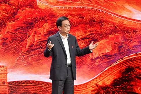 说明: F:\数信党务\教育活动\2021年\党课开讲啦\beat365亚洲版官网党课开讲啦第二讲\计算机科技学生党支部党课开讲啦第二期观看照片\马露露.JPG